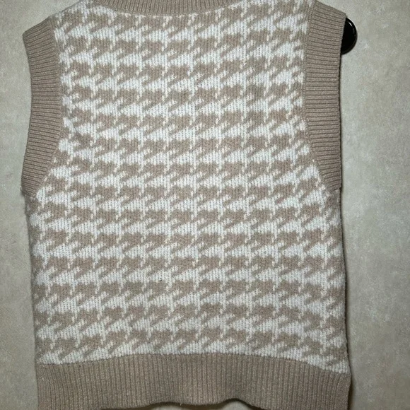 Abercrombie & Fitch Tan V-Neck Sweater